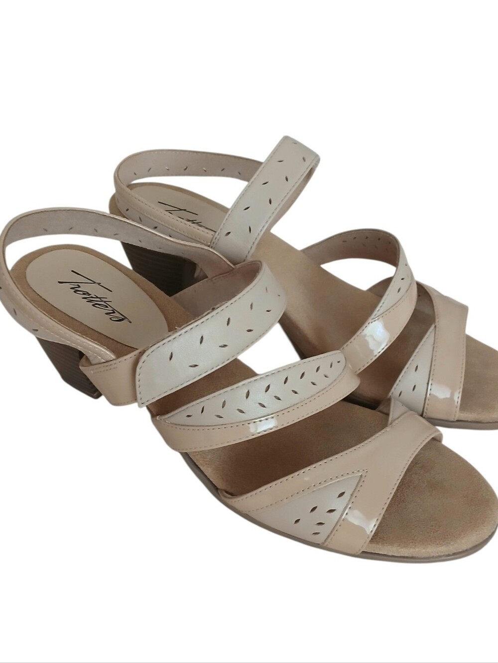 TROTTERS Marvie Patent Leather Strappy Comfort Sandals Women's 9.5 WIDE Neutral